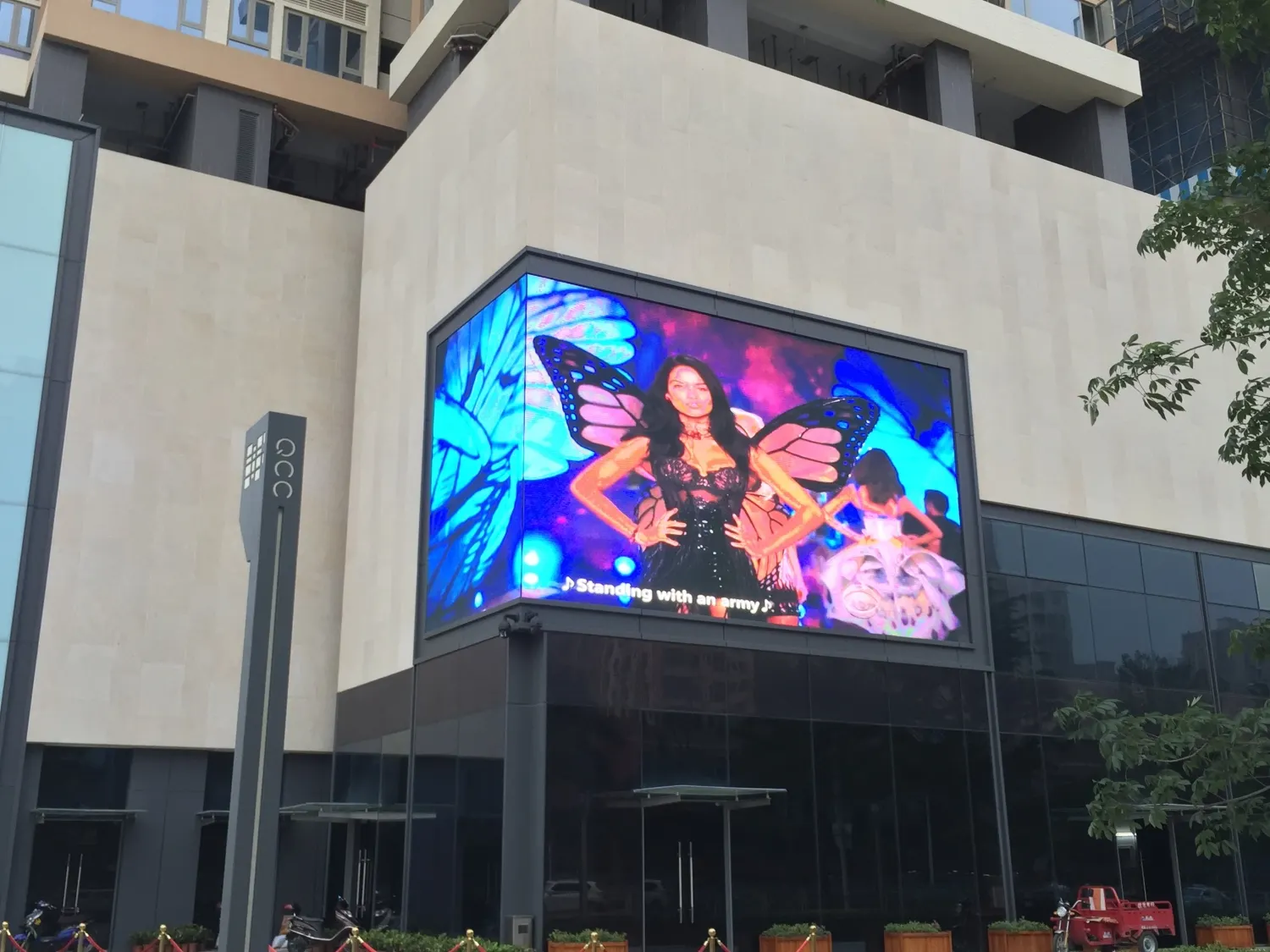 Glasses-Free 3D Outdoor LED Advertising Display Board Project