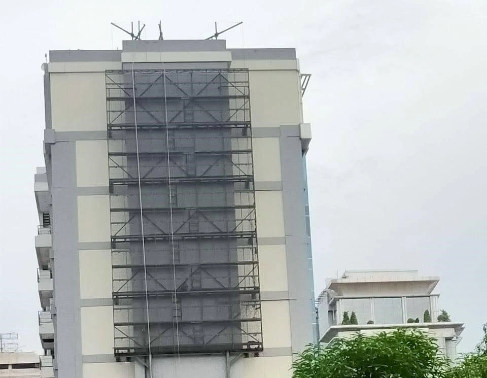 16-33 Pixel Pitch Outdoor Transparent LED Display Board Project